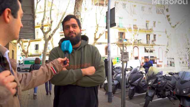 Un vecino de Poblenou atiende a las preguntas de Metrópoli