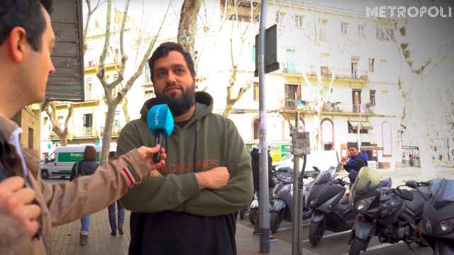 Un vecino de Poblenou atiende a las preguntas de Metrópoli