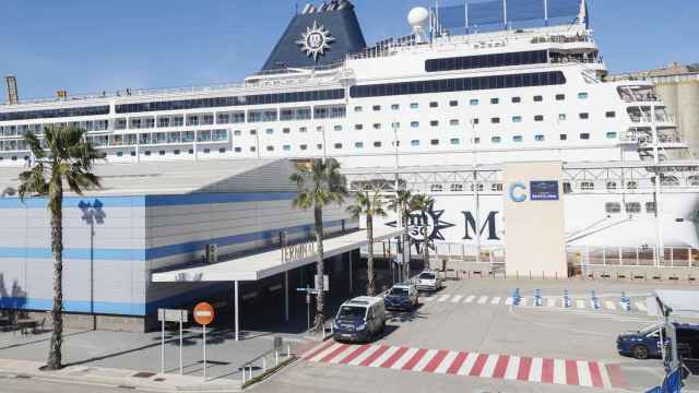 Grupo de bolivianos atrapados en el crucero MSC en el Port por tener visados irregulares