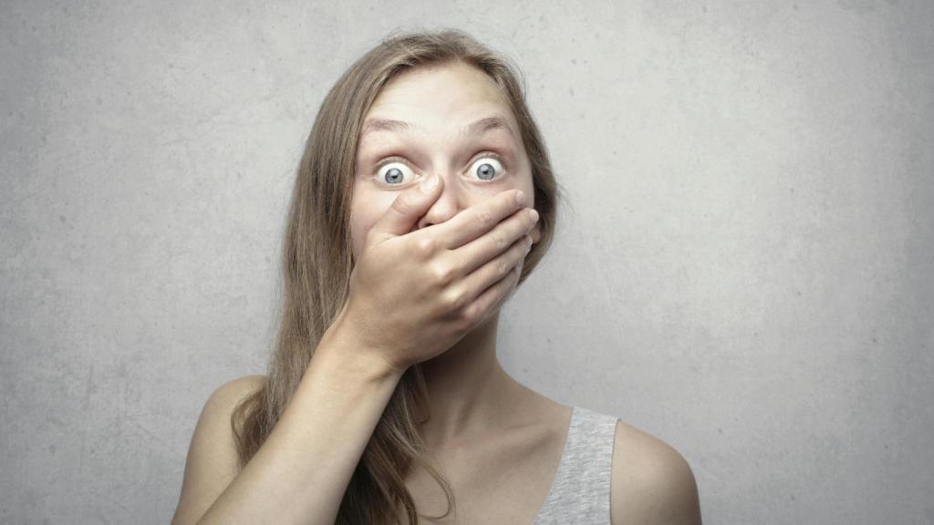 Imagen de archivo de una chica sorprendida
