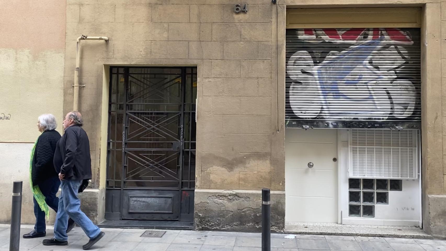 El bajo de la calle Riera de Sant Miquel en la que operaba el presunto grupo criminal liderado por Martina