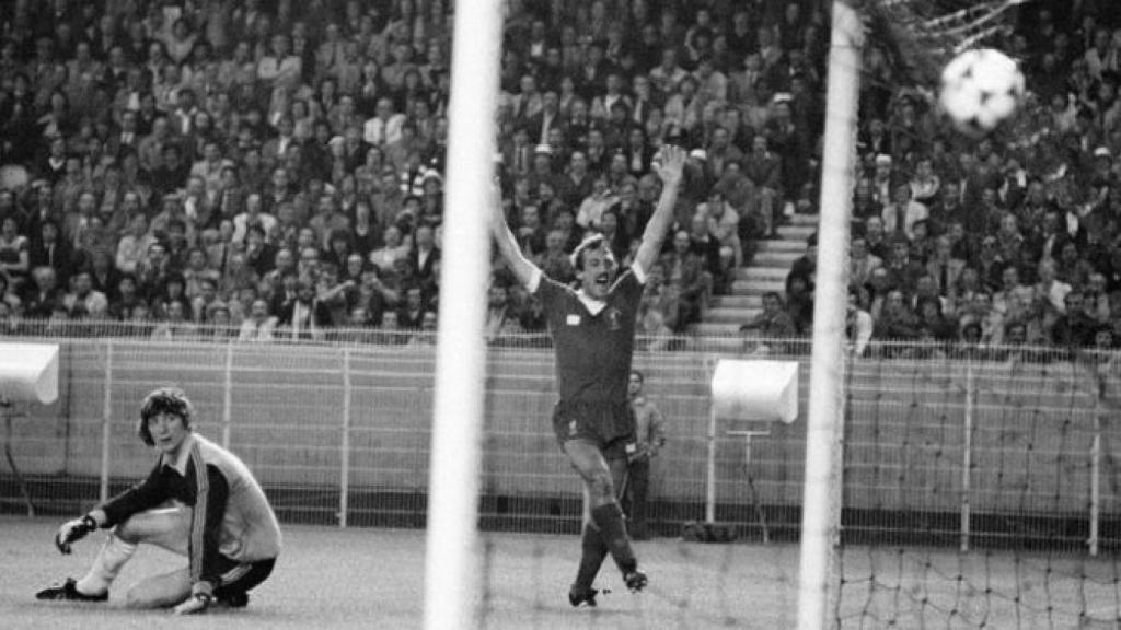 Kennedy celebra su gol al Real Madrid