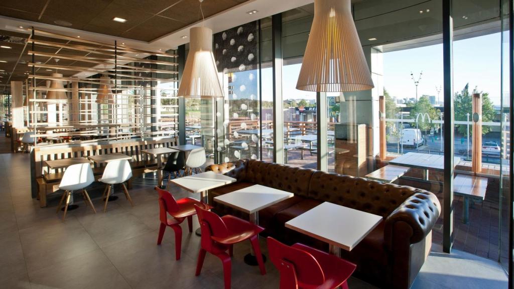 Interior del McDonald's de la Ronda Litoral de Barcelona