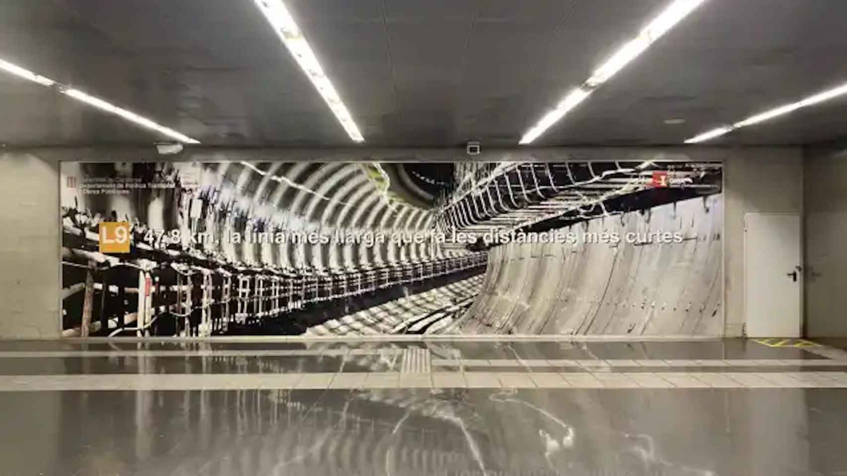 Cartel informativo de las obras de la L9 del metro de Barcelona