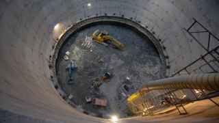 Maquinaria en las obras de la futura estación de Sarrià de la L9 del Metro