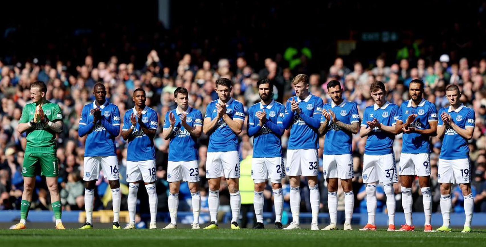 Los jugadores del Everton, antes de un partido de Premier League