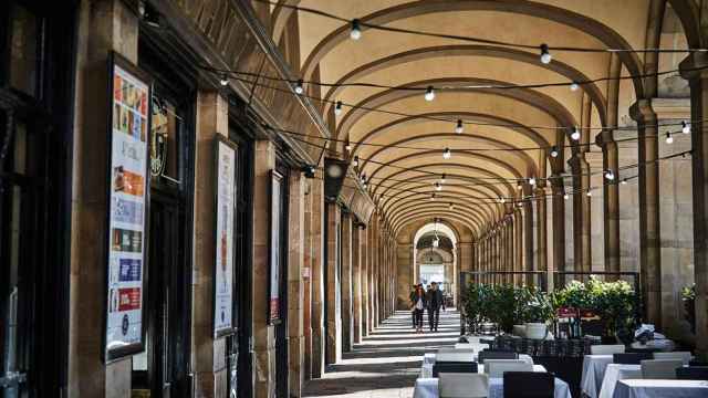 Porche del restaurante ‘7 Portes’de Barcelona, desde 1836