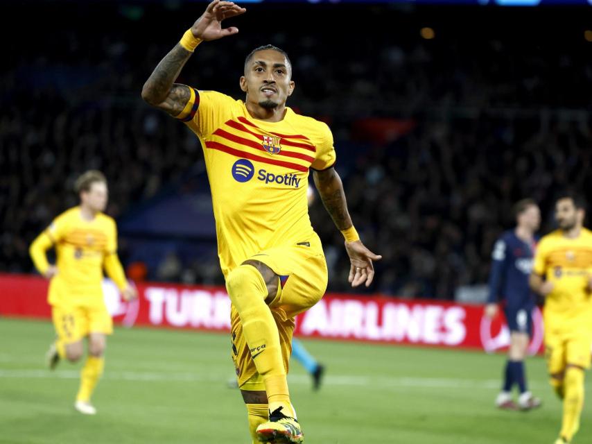 Raphinha celebra su gol contra el PSG