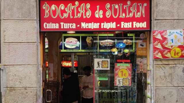 Patatas Sultán, local de moda de patatas fritas de El Raval, en Barcelona