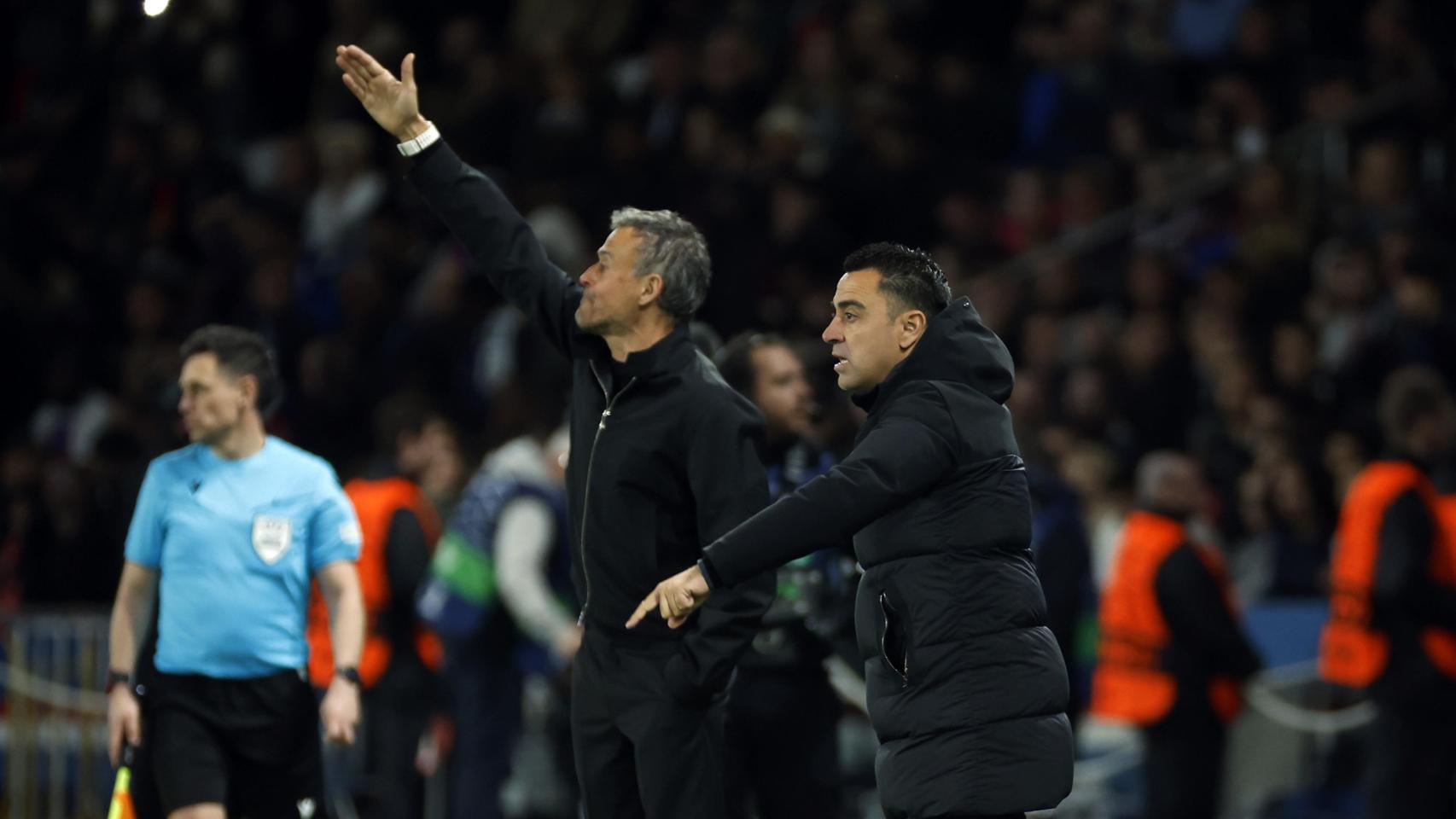 Luis Enrique y Xavi Hernández en el Parque de los Príncipes