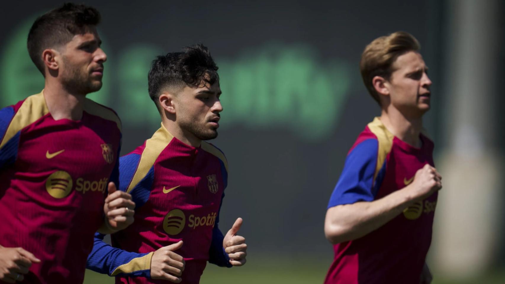 Sergi Roberto, Pedri y Frenkie de Jong se entrenan antes del Cádiz-Barça
