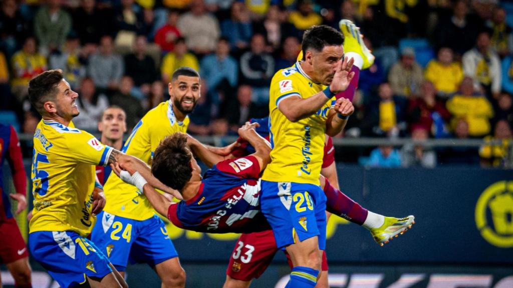 Joao Félix firma su golazo de chilena contra el Cádiz