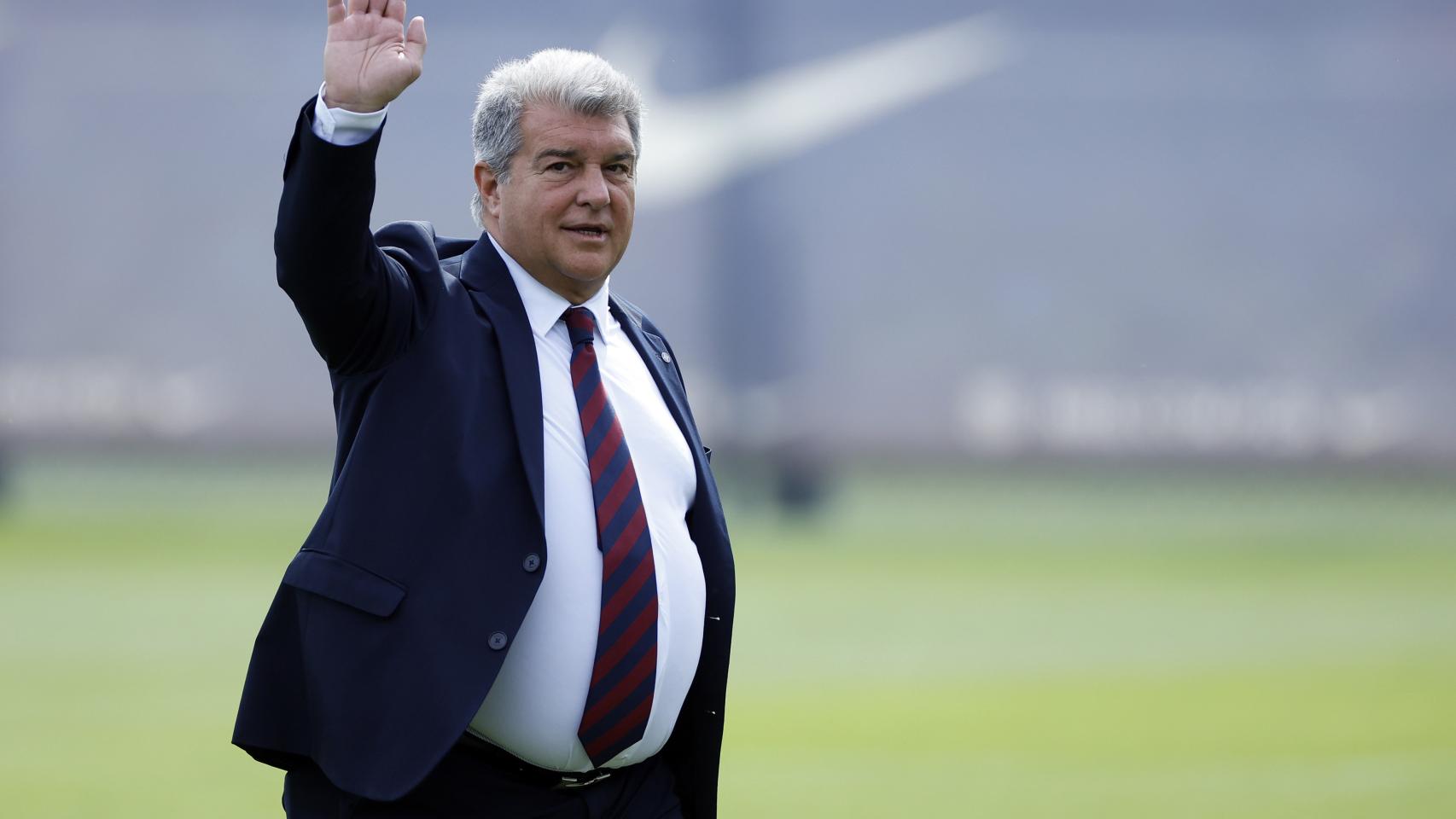 Joan Laporta visita al equipo antes del Barça-PSG