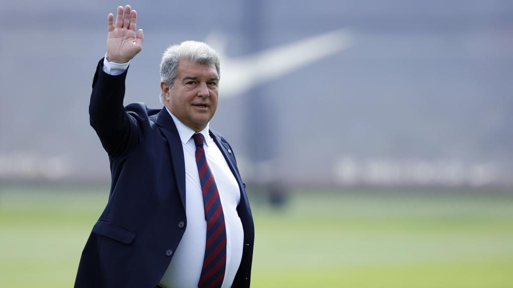 Joan Laporta visita al equipo antes del Barça-PSG