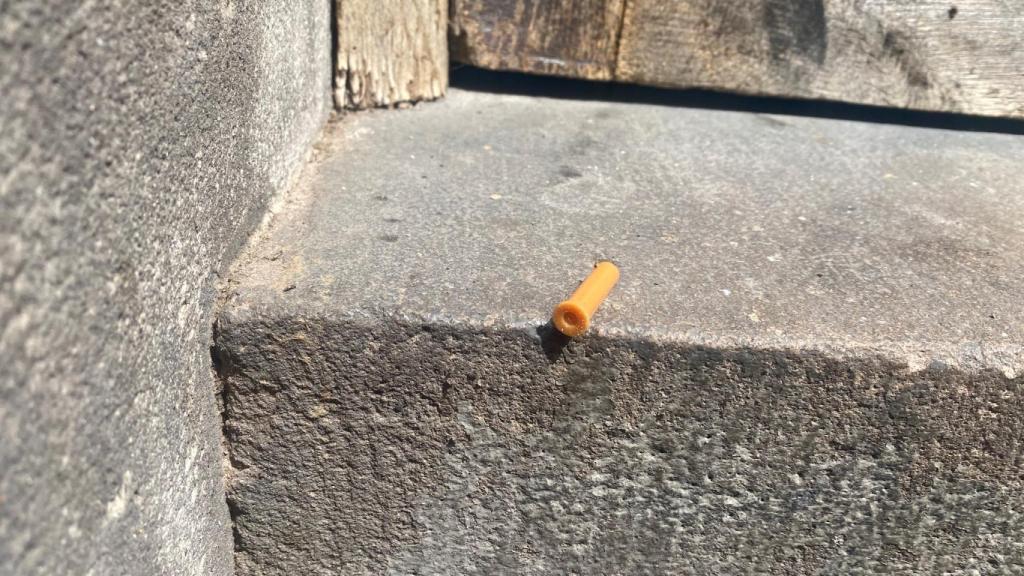 Restos de una jeringa en las inmediaciones del CAS Baluard