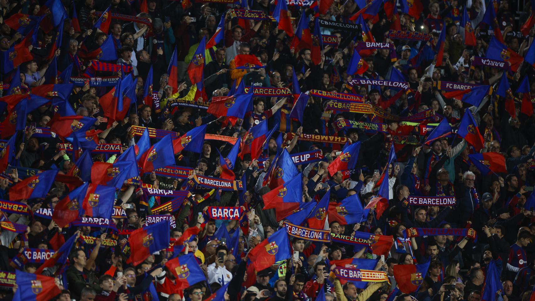 La grada de Montjuïc, llena para el Barça-PSG