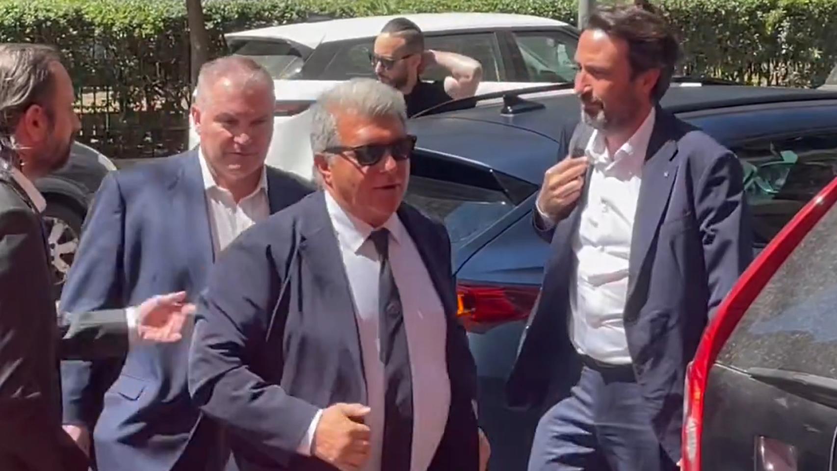 Joan Laporta llegando al Via Veneto para comer con Al-Khelaifi