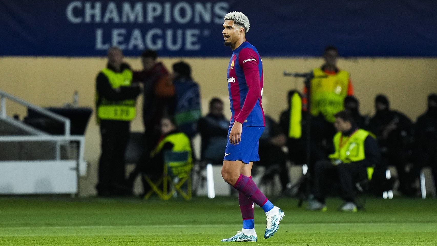 Ronald Araujo, expulsado del Barça-PSG en Montjuïc