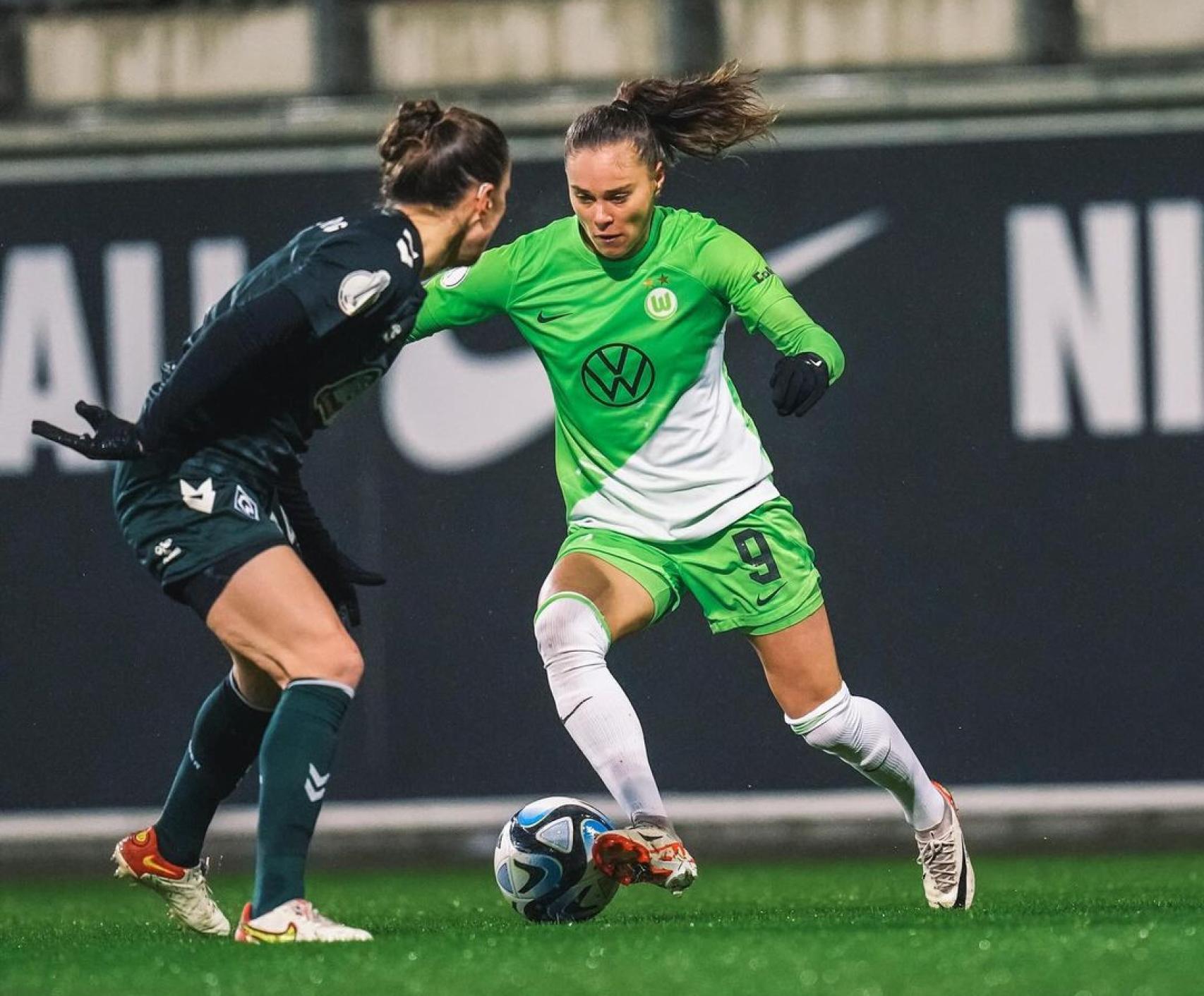 Ewa Pajor con la camiseta del Wolfsburgo