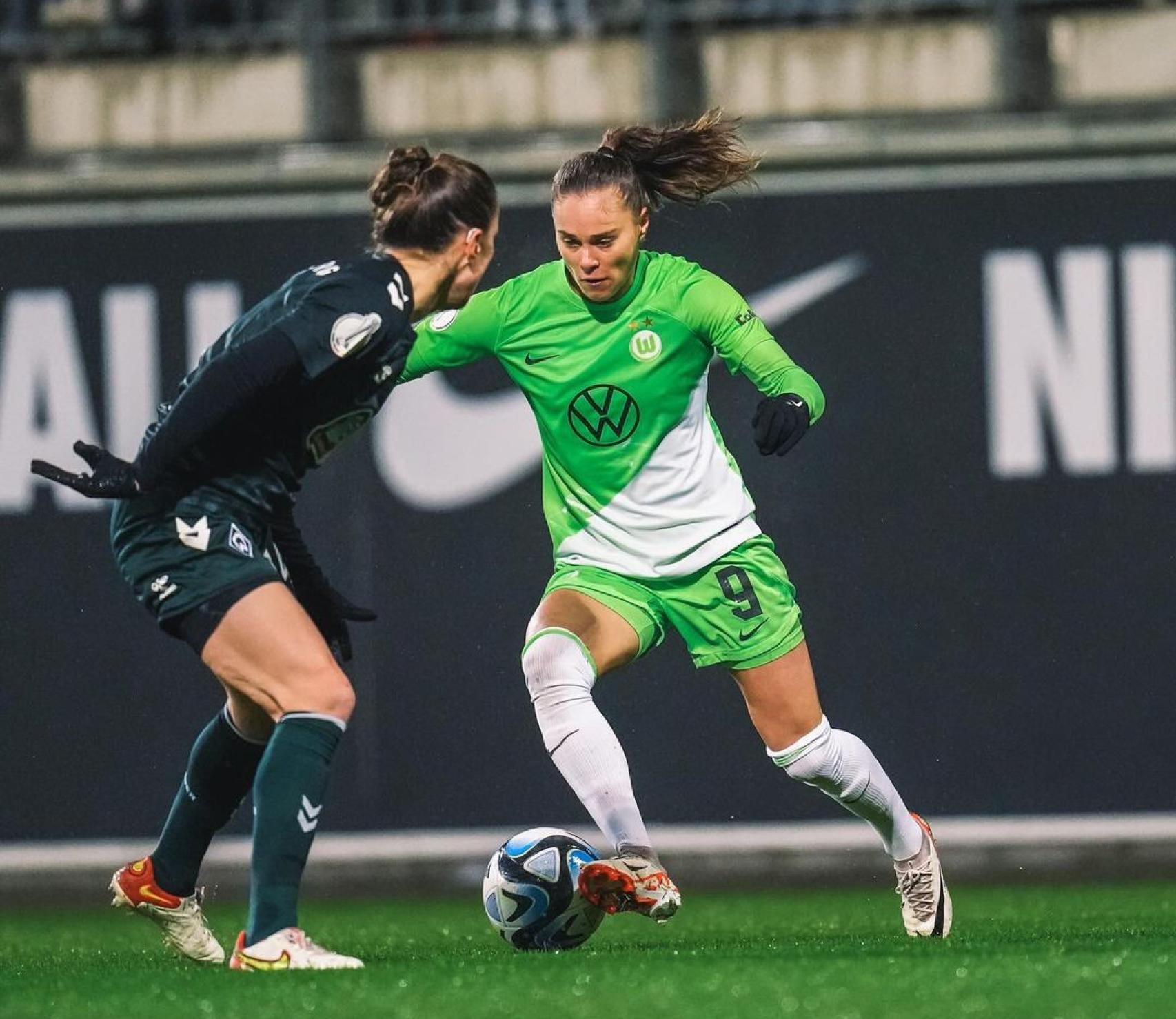 Ewa Pajor con la camiseta del Wolfsburgo