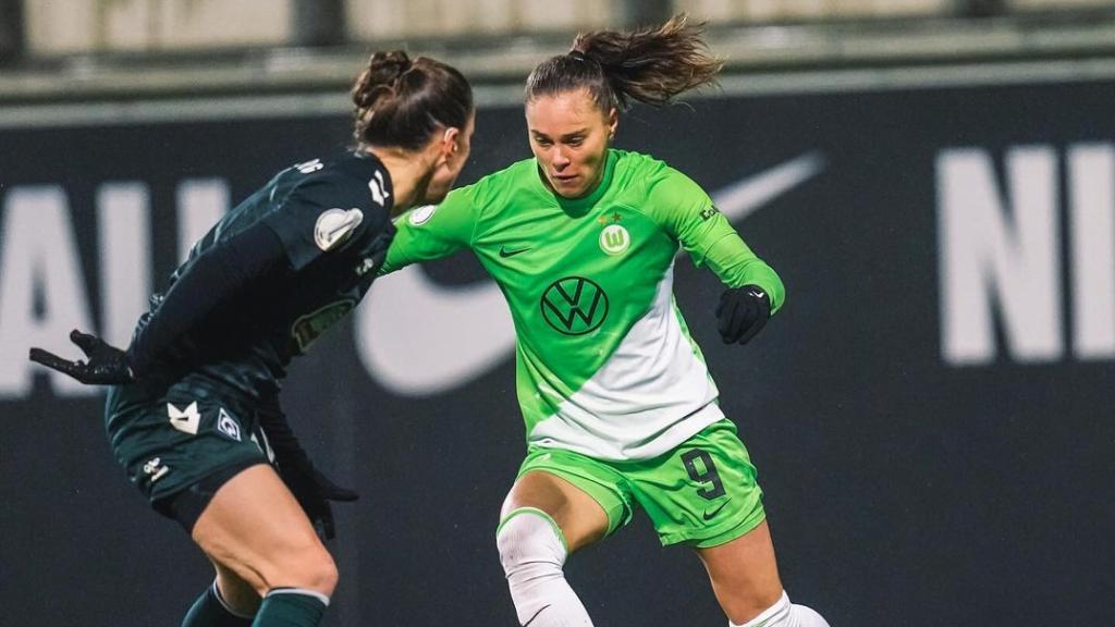 Ewa Pajor con la camiseta del Wolfsburgo