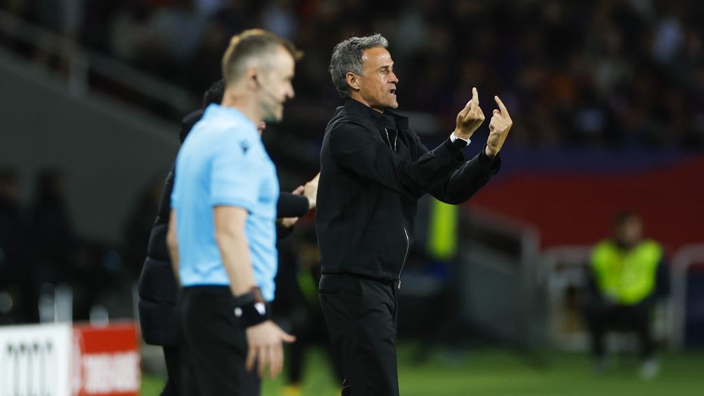 Luis Enrique dirige al PSG contra el Barça en Montjuïc