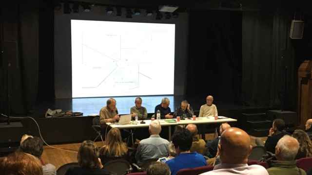 Asamblea vecinal sobre la falta de equipamientos en el entorno de Glòries