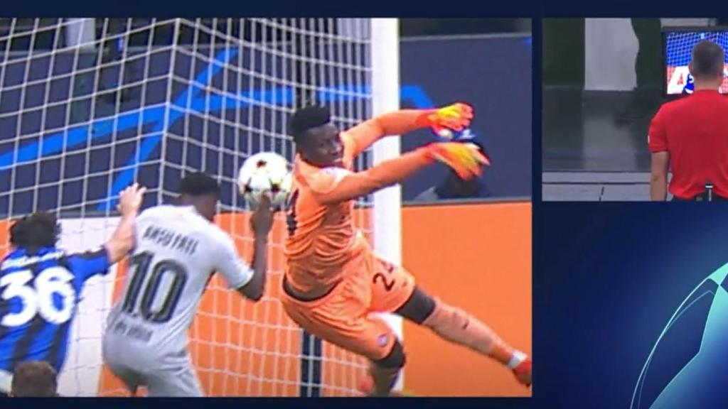 Manos señaladas a Ansu Fati en el campo del Inter de Milán