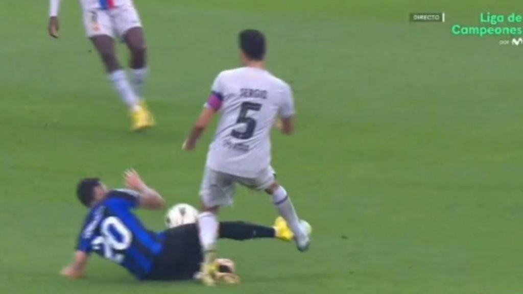 Çalhanoğlu hace un 'entradón' a Busquets