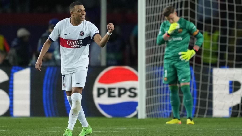 El delantero Mbappé, eufórico en Barcelona