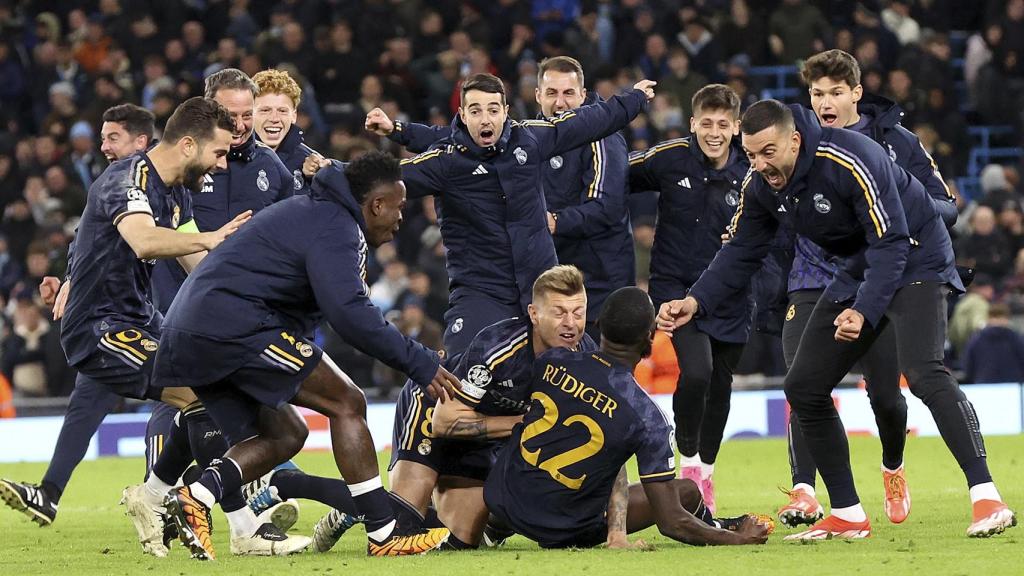 Los jugadores del Real Madrid celebran el tanto de Rudiger en la tanda de penaltis contra el City