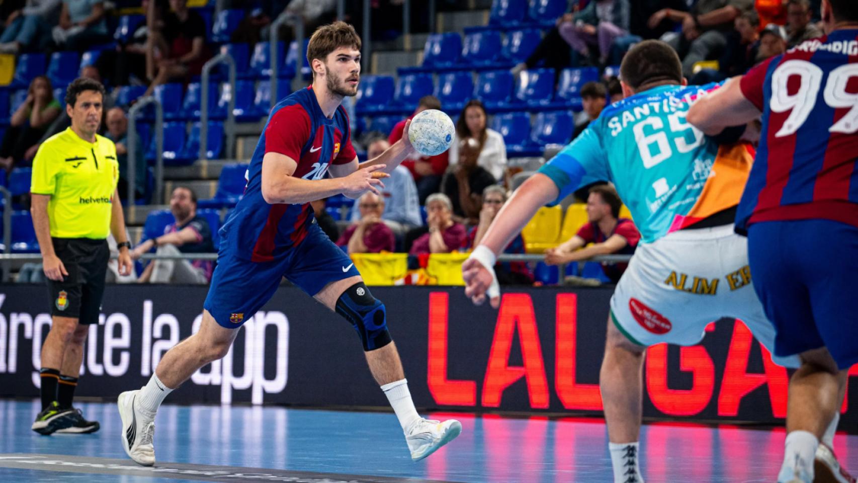 Djordje Cikusa, en un partido del Barça de balonmano contra el Ademar de León