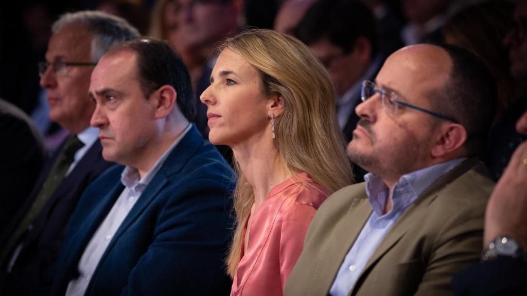 La diputada Cayetana Álvarez de Toledo, junto al presidente del PP en Cataluña, Alejandro Fernández