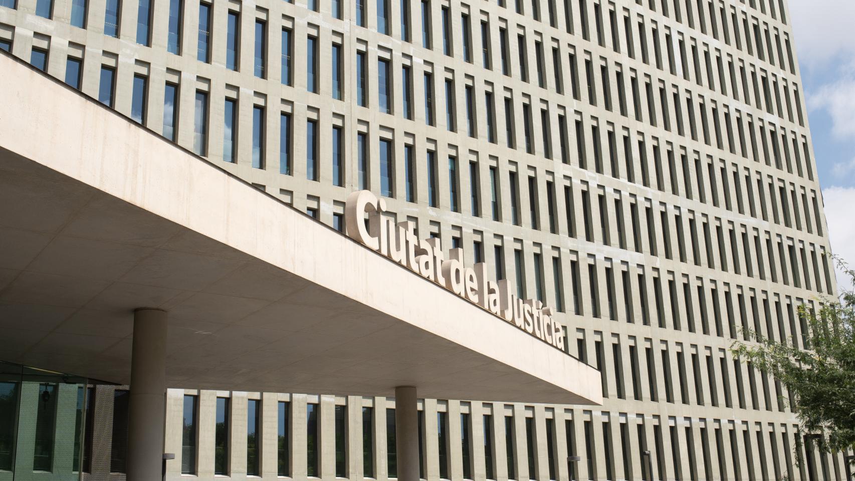 Vista de la fachada de la Ciudad de la Justicia de Barcelona