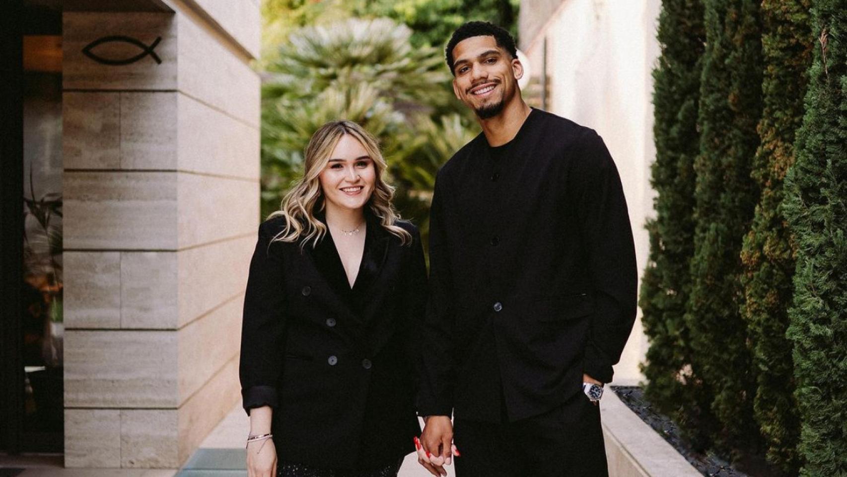 Ronald Araujo y su pareja, Abi Olivera