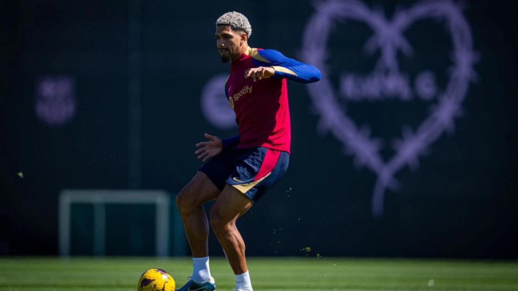 Ronald Araujo se prepara para el clásico tras la eliminación contra el PSG