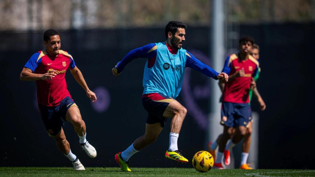Gundogan entrena antes del partido del Barça contra el Real Madrid