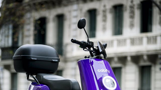 Una moto de Cabify en una imagen de archivo