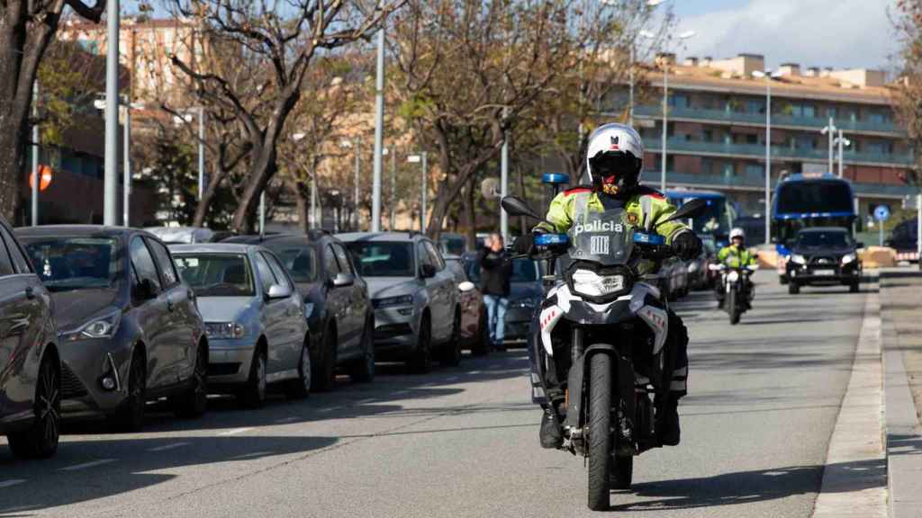 Un agente de los Mossos d'Esquadra en una imagen de archivo en Barcelona