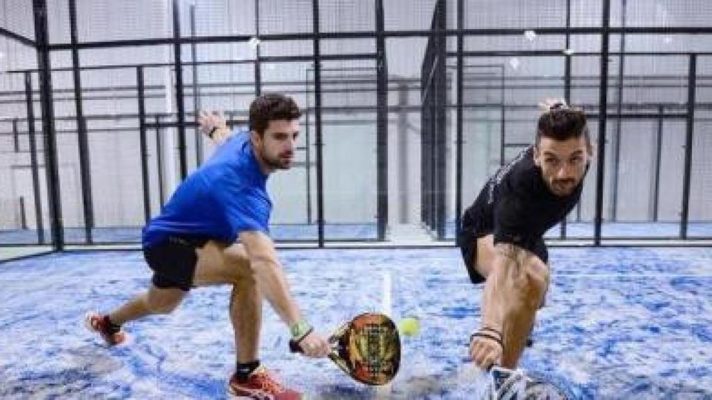 Imagen de dos jugadores de pádel en el DIR Sant Cugat