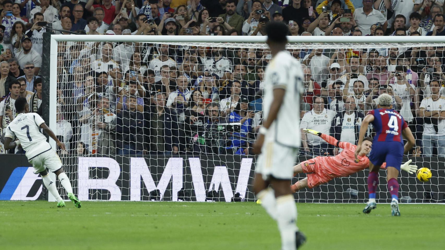 Vinicius, de penalti, empata para el Real Madrid