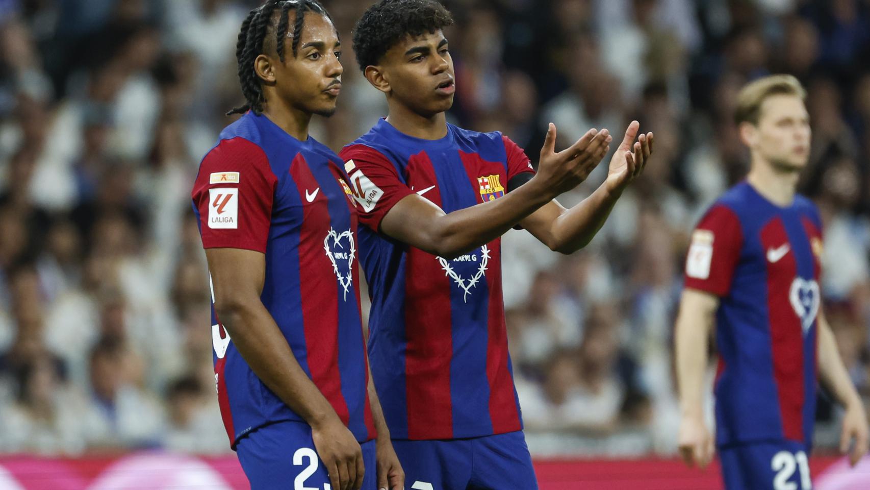 Lamine Yamal y Jules Koundé en el clásico del Santiago Bernabéu