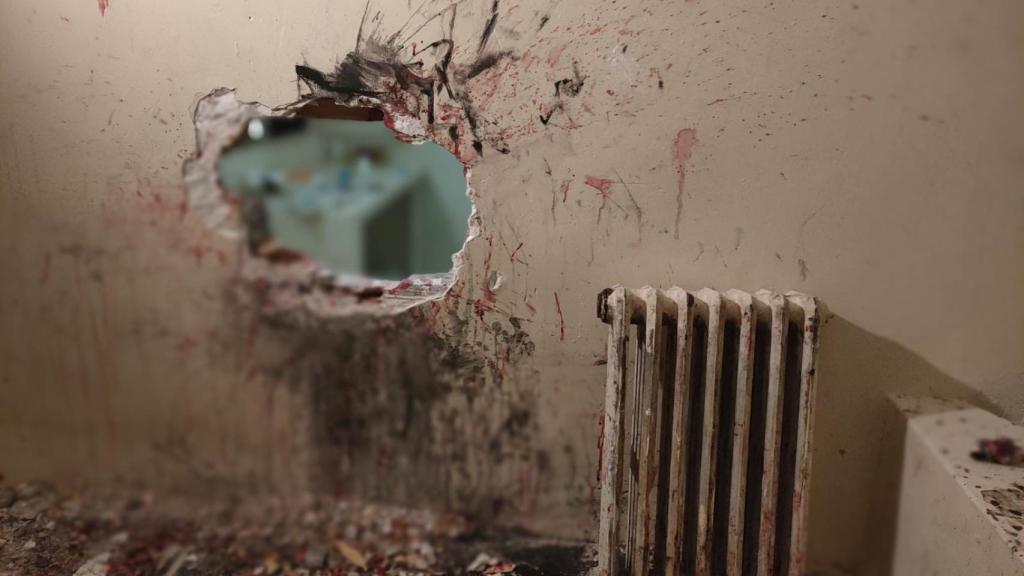 Imagen de cómo quedó la celda de la prisión de Ponent (Lleida) después de que un interno abriera un agujero