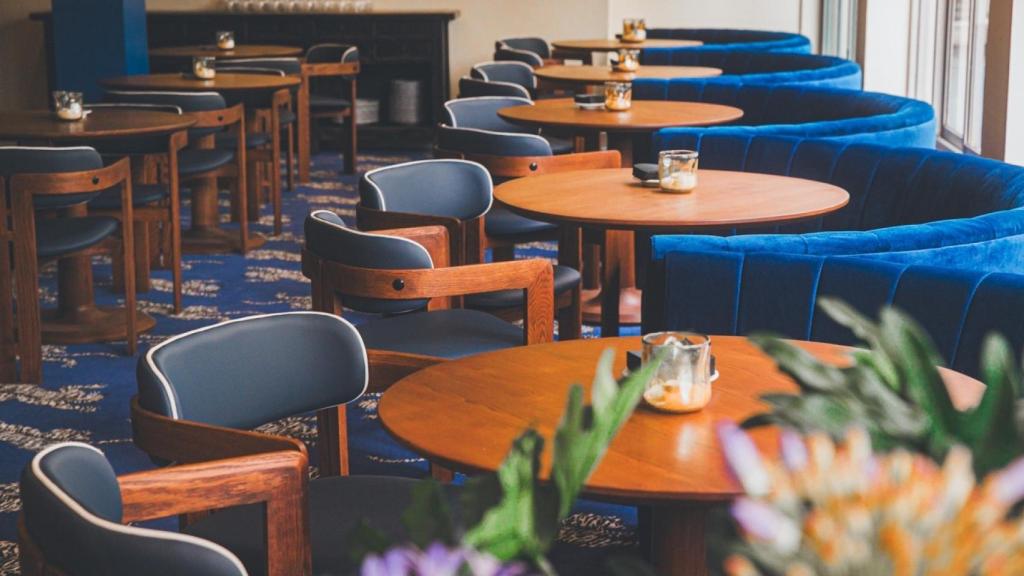 Mesas en el nuevo Iluzione del Hesperia Presidente, en Barcelona