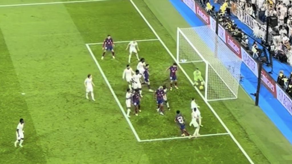 Imagen del gol fantasma de Lamine Yamal en el Santiago Bernabéu