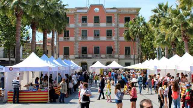 Imagen de archivo de un Sant Jordi en Castelldefels