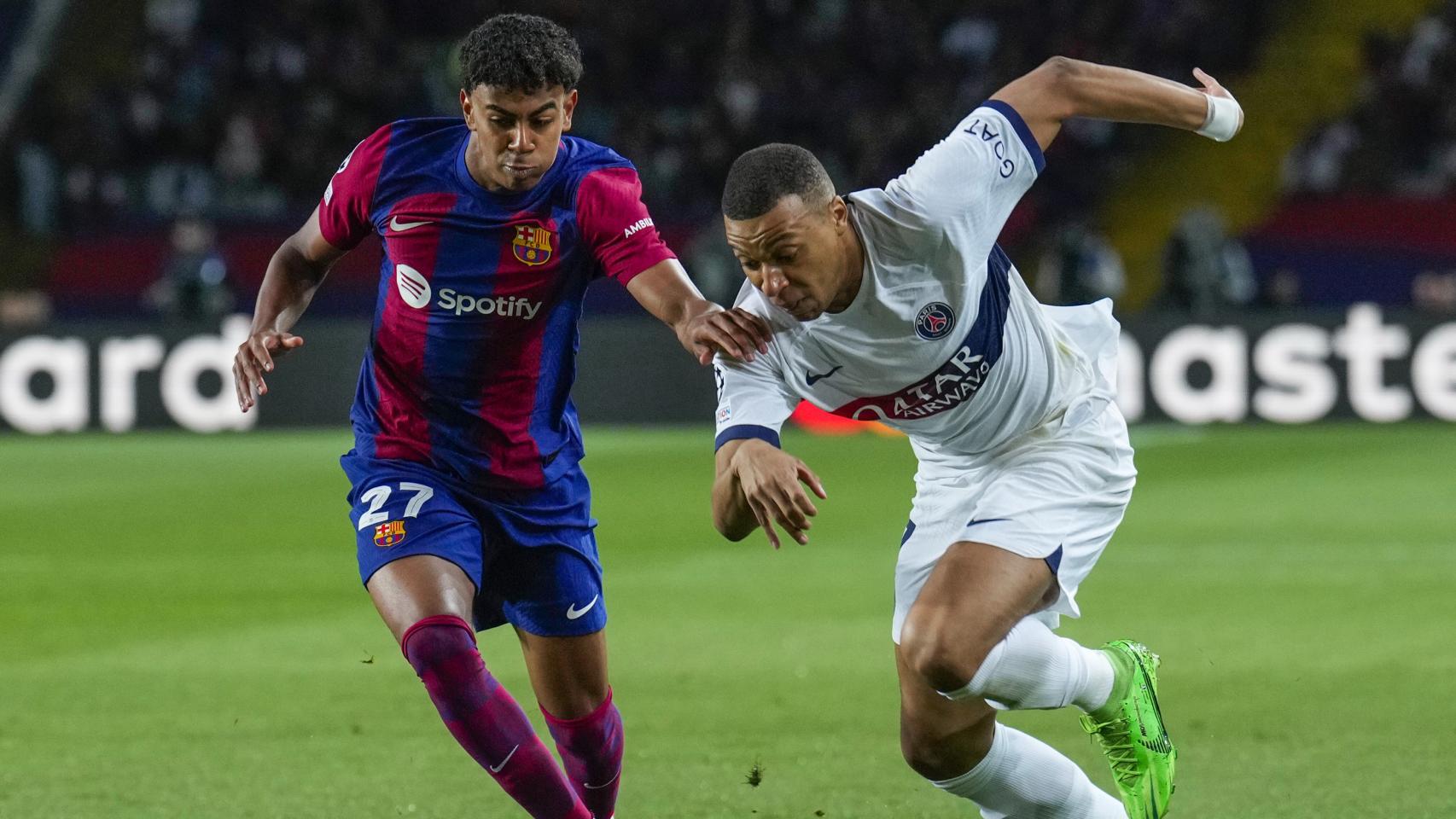 Lamine Yamal y Kylian Mbappé durante el Barça-PSG en Montjuïc