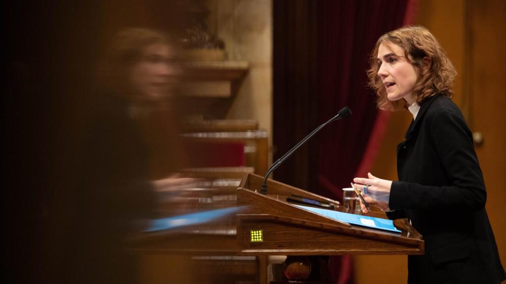 La 'consellera' de Justicia, Gemma Ubasart, durante una sesión plenaria en el Parlament