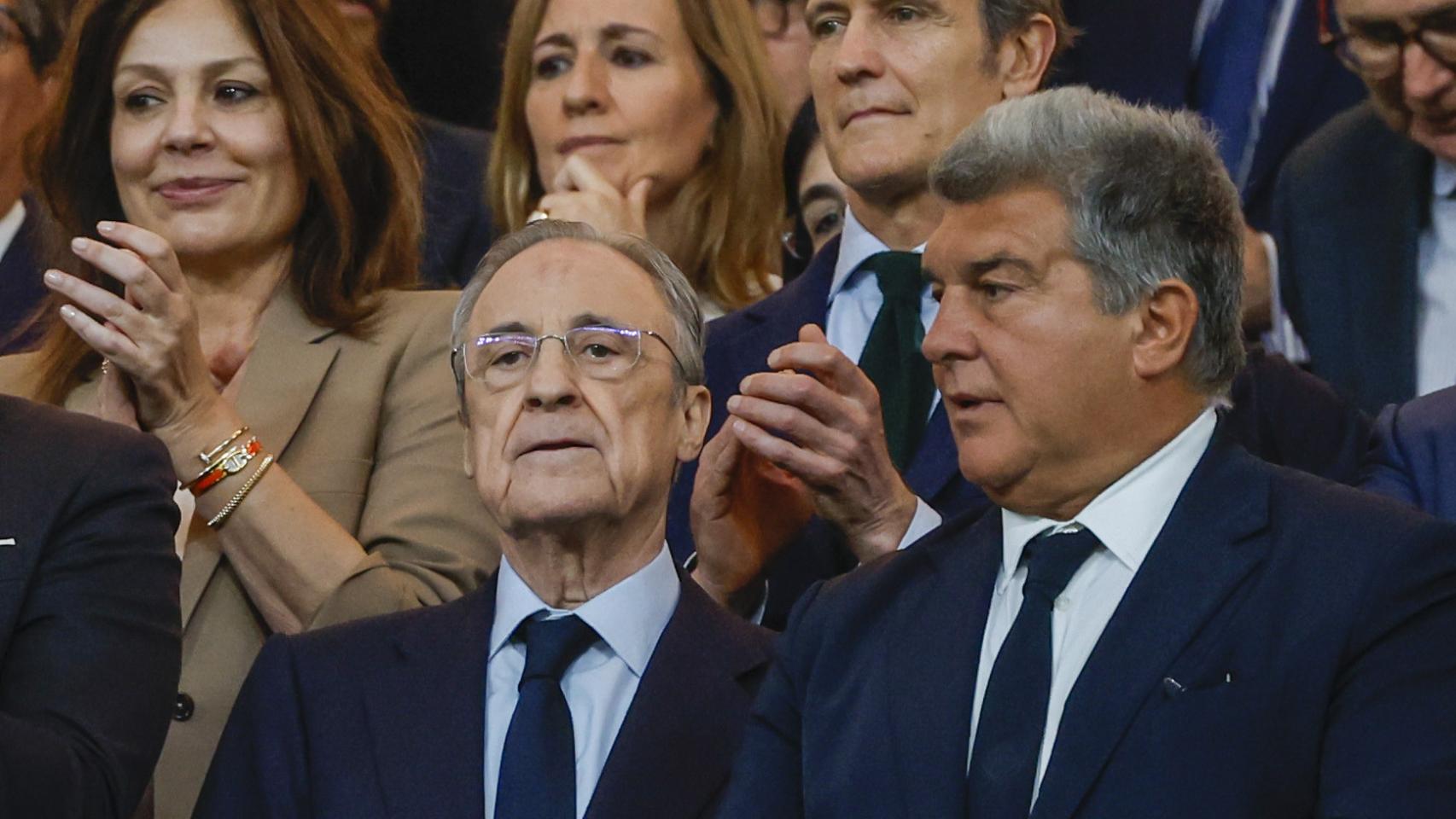 Florentino Pérez y Joan Laporta, en el palco del Santiago Bernabéu durante el clásico