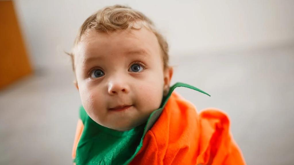 Un bebé disfrazado